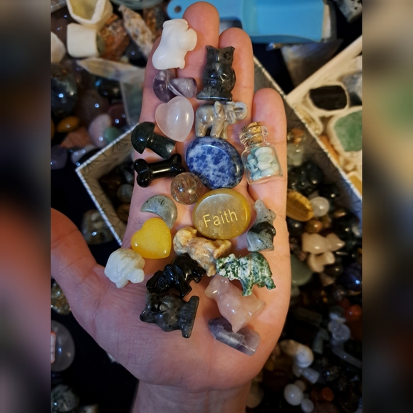 2 (Two) Mystery Mini Crystal Carving - Picture 1 of 11